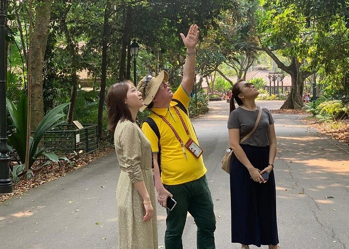 Singapore Signature Guided Tour (Chinatown & Botanic Gardens) eSIM