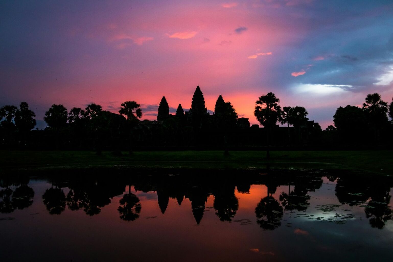  Classic Angkor Wat Full Day with Sunrise or Sunset Tour