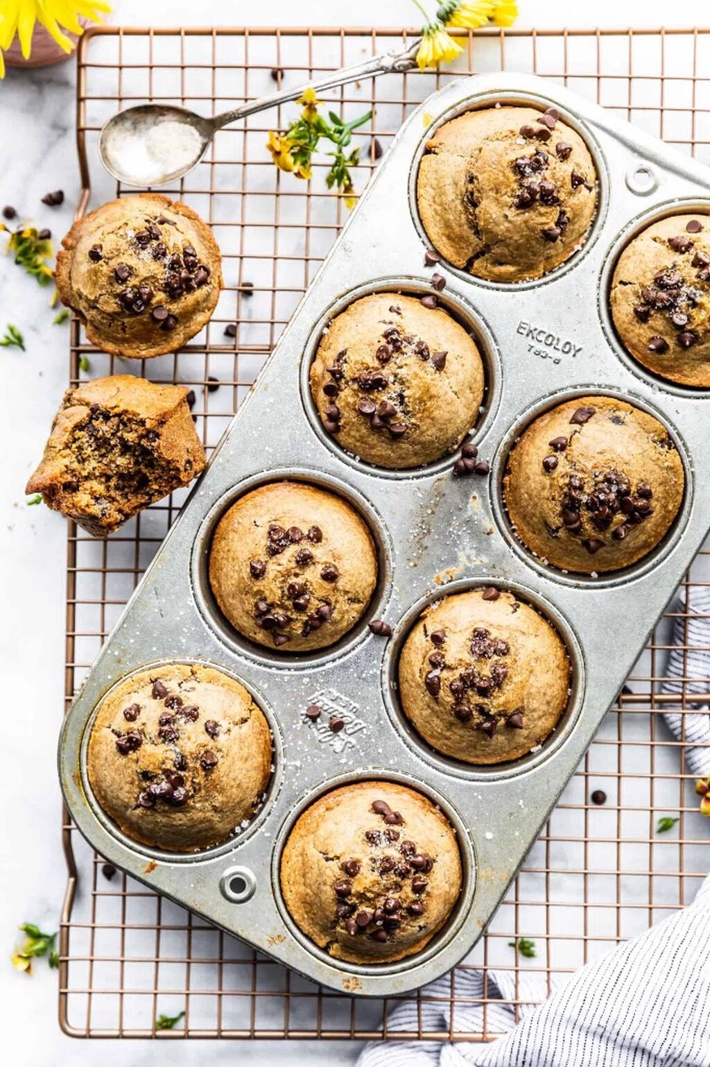 Flourless chocolate chip protein muffins 