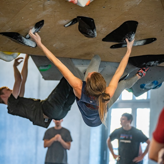 JOIN OUR BOULDERING CLASSES!