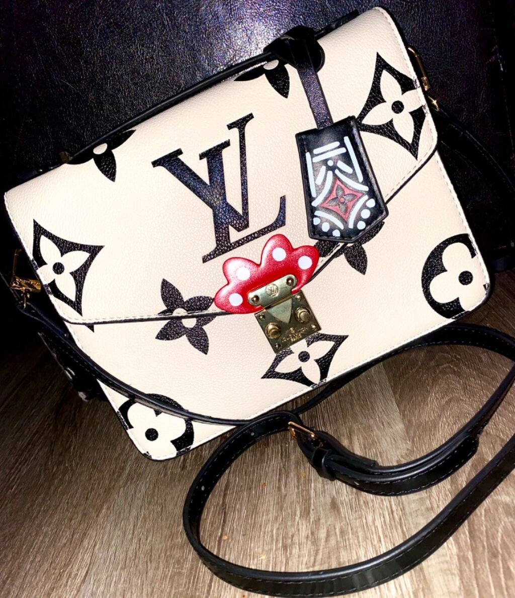 LV Blk/Wht Pochette Metis