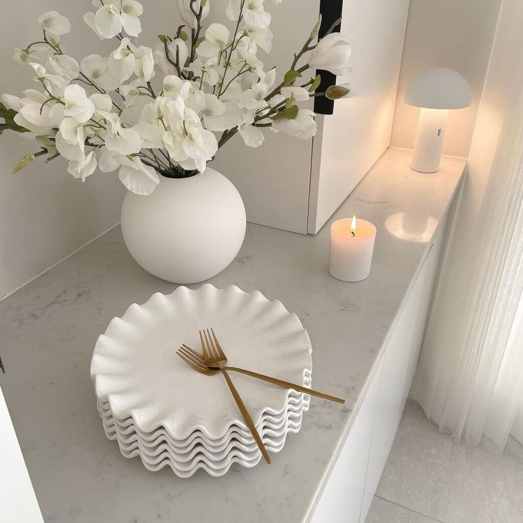 Prue Ruffled Cake Plate