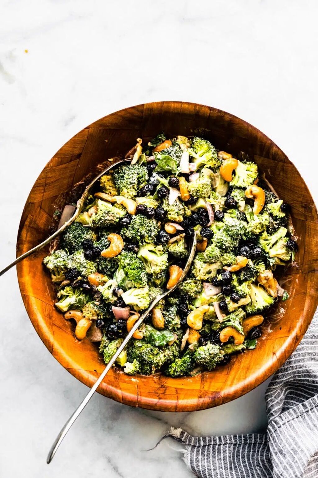 Healthy broccoli salad 