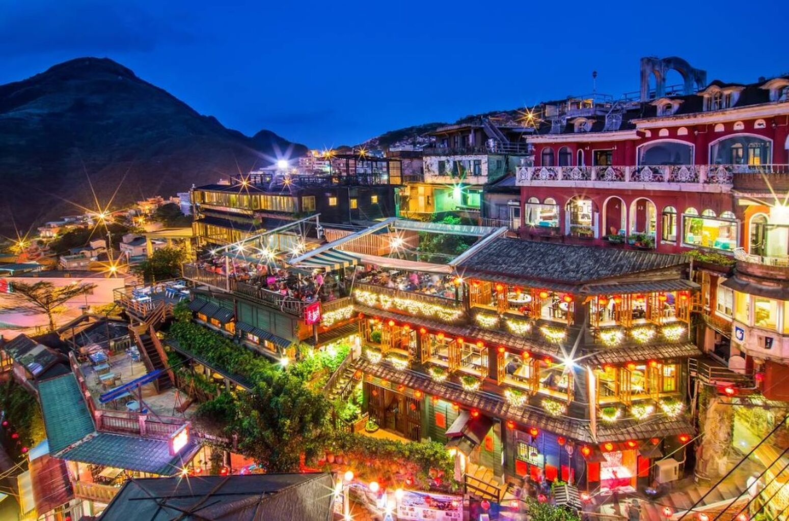 Night Jiufen Old Street Tour & Shifen Waterfall & Shifen Sky Lantern