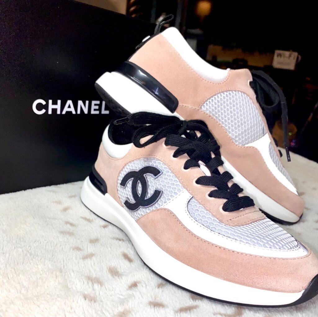 CHANEL Sneaker