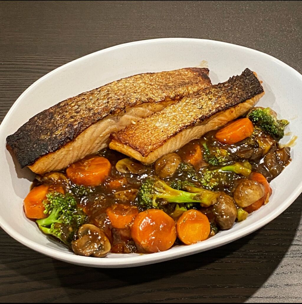 Pan-seared Salmon & Chinese Stir-Fried Veggies