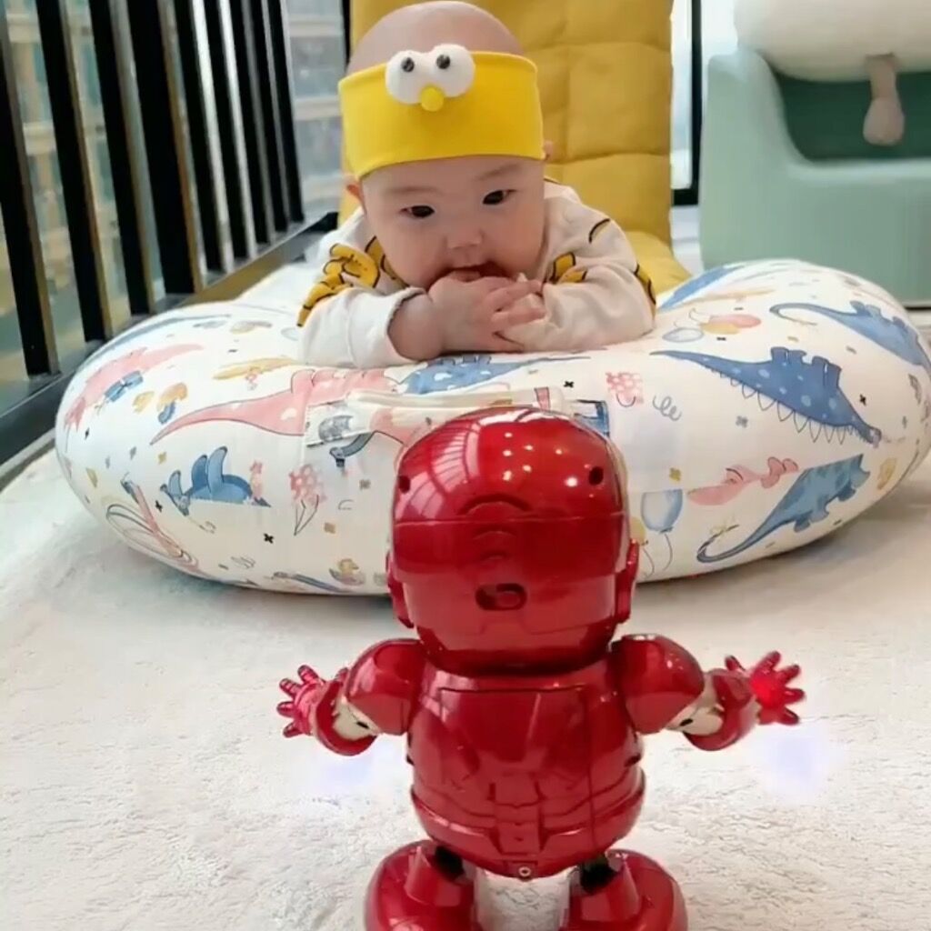 DANCING SUPERHERO TOY
