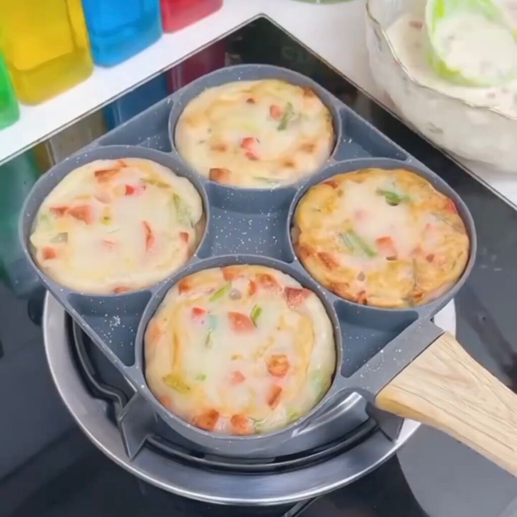 4-HOLE EGG/BURGER/PANCAKE FRYING PAN