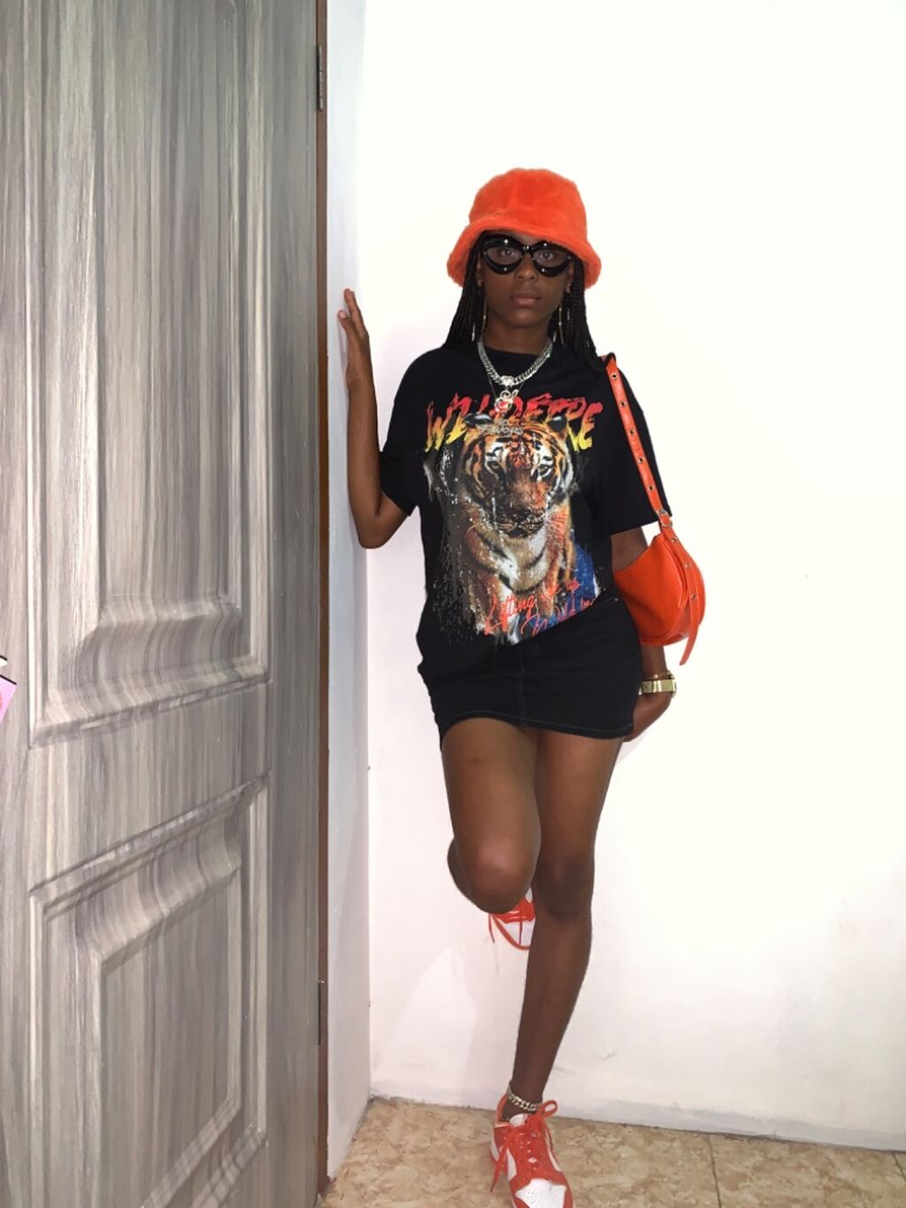 CONNECT W/ ME ON IG