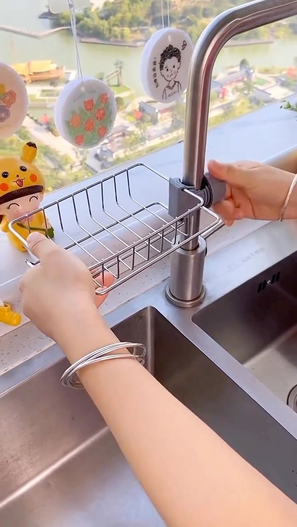 ADJUSTABLE FAUCET RACK