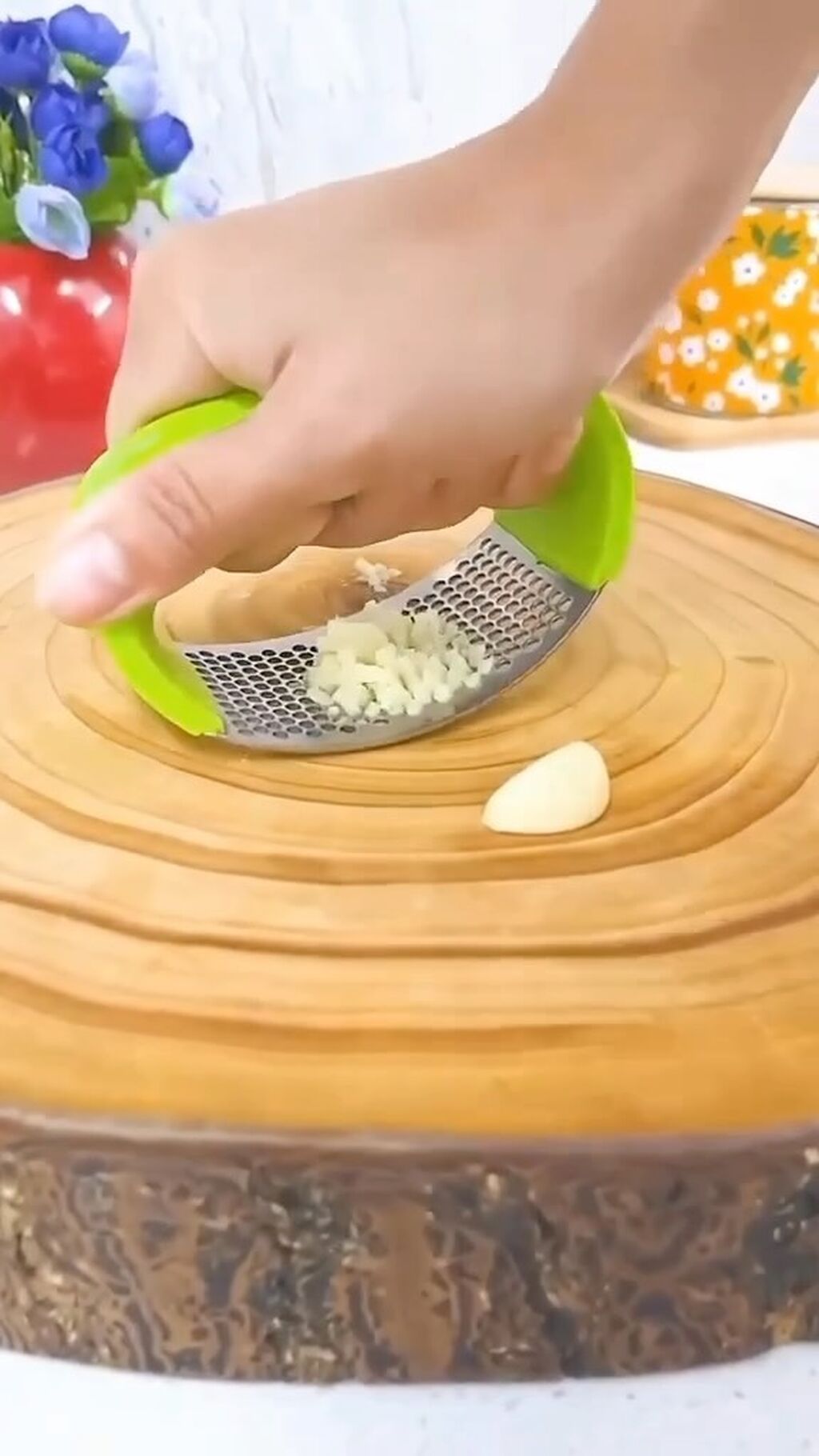 GARLIC PRESSER