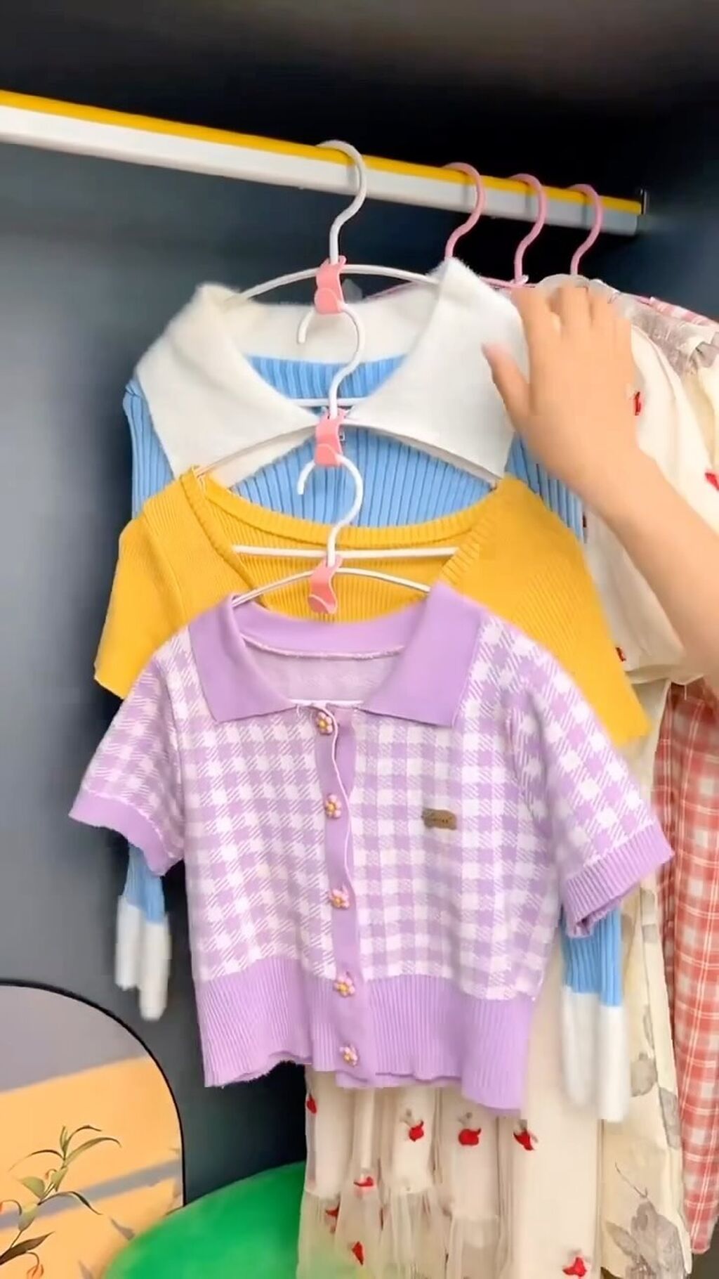 MINI CLOTHES HANGER/HOOK