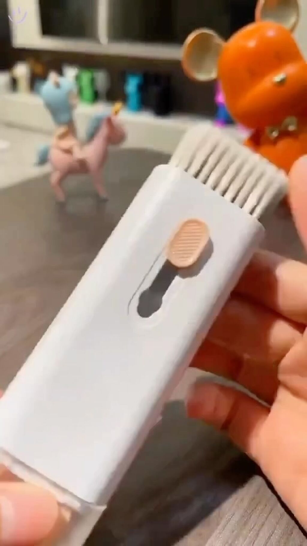 7-in-1 CLEANING BRUSH