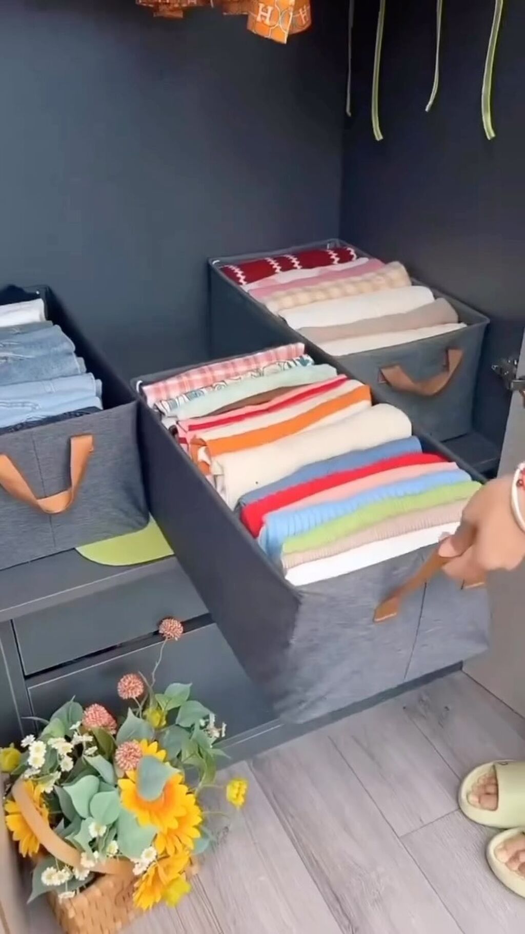 CLOTHES STORAGE BOX