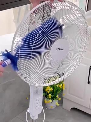 MULTIFUNCTIONAL CLEANING BRUSH 