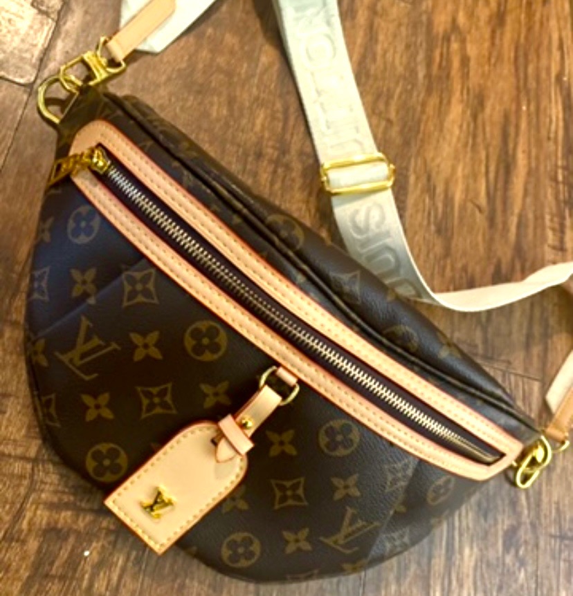LV Bumbag 2023
