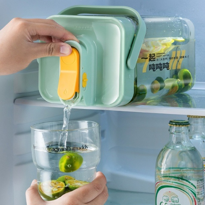 REFRIGERATOR WATER DISPENSER 