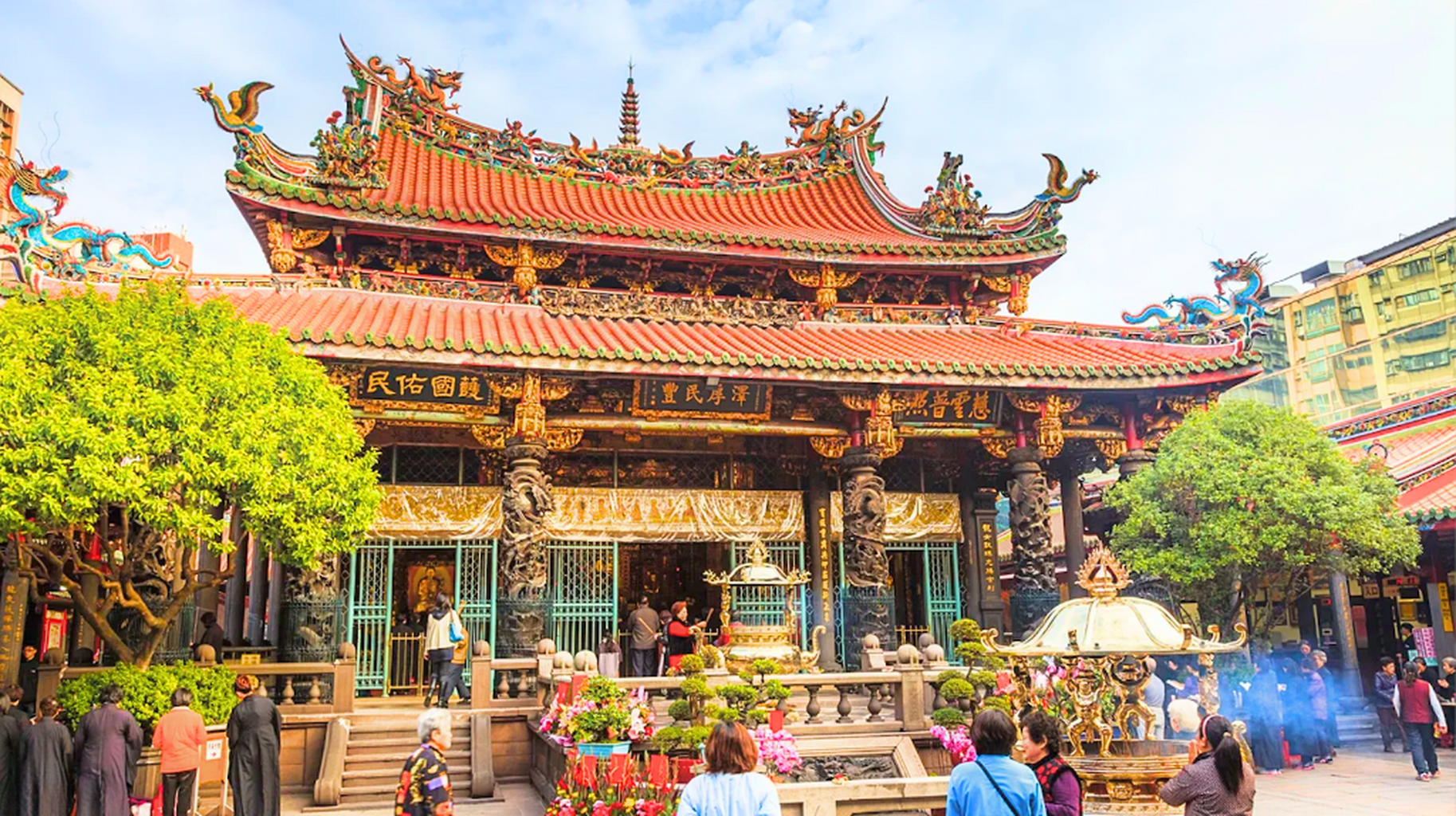 Travelers' Favorite: Longshan Temple Faith Culture & Night Market