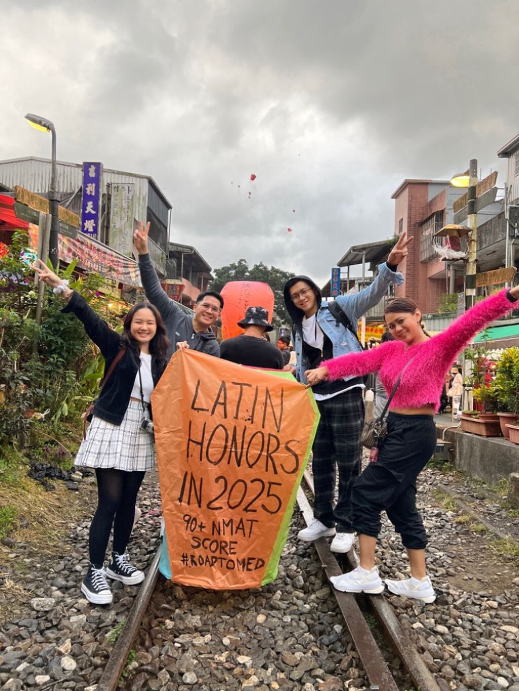 Book your Yehliu, Shifen, Pingxi, and Jiufen Tour Package via KKDay!