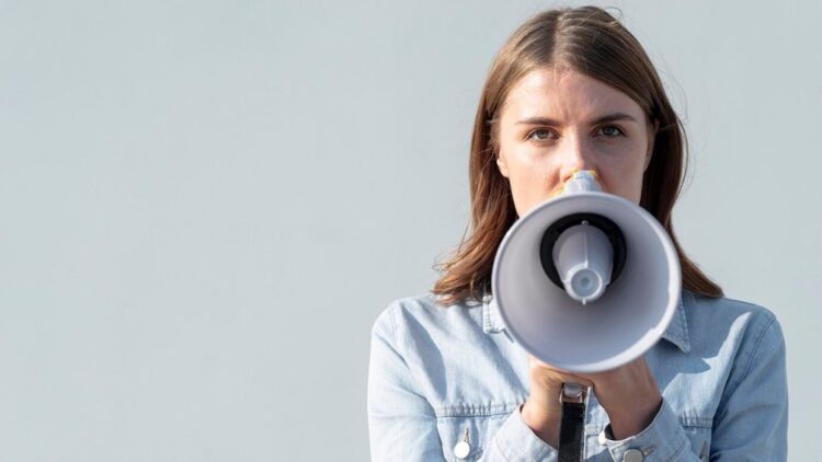 8 marzo: le donne alzano la voce 