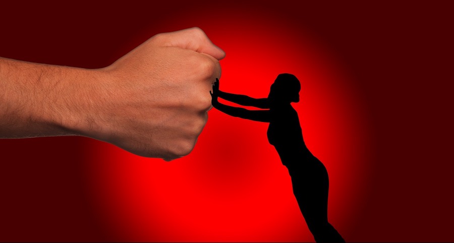 Tutto comincia sempre con la violenza psicologica