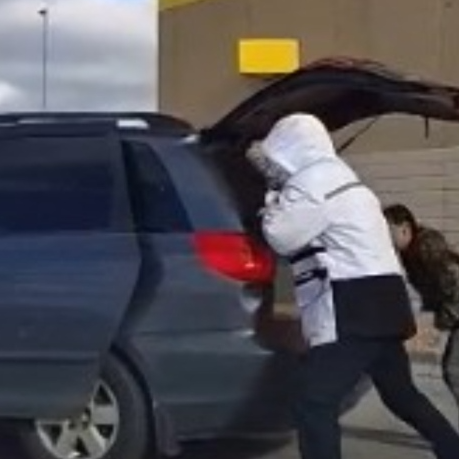 Off-duty cop stabbed trying to prevent theft at Scarborough Best Buy, police say; video of suspects released