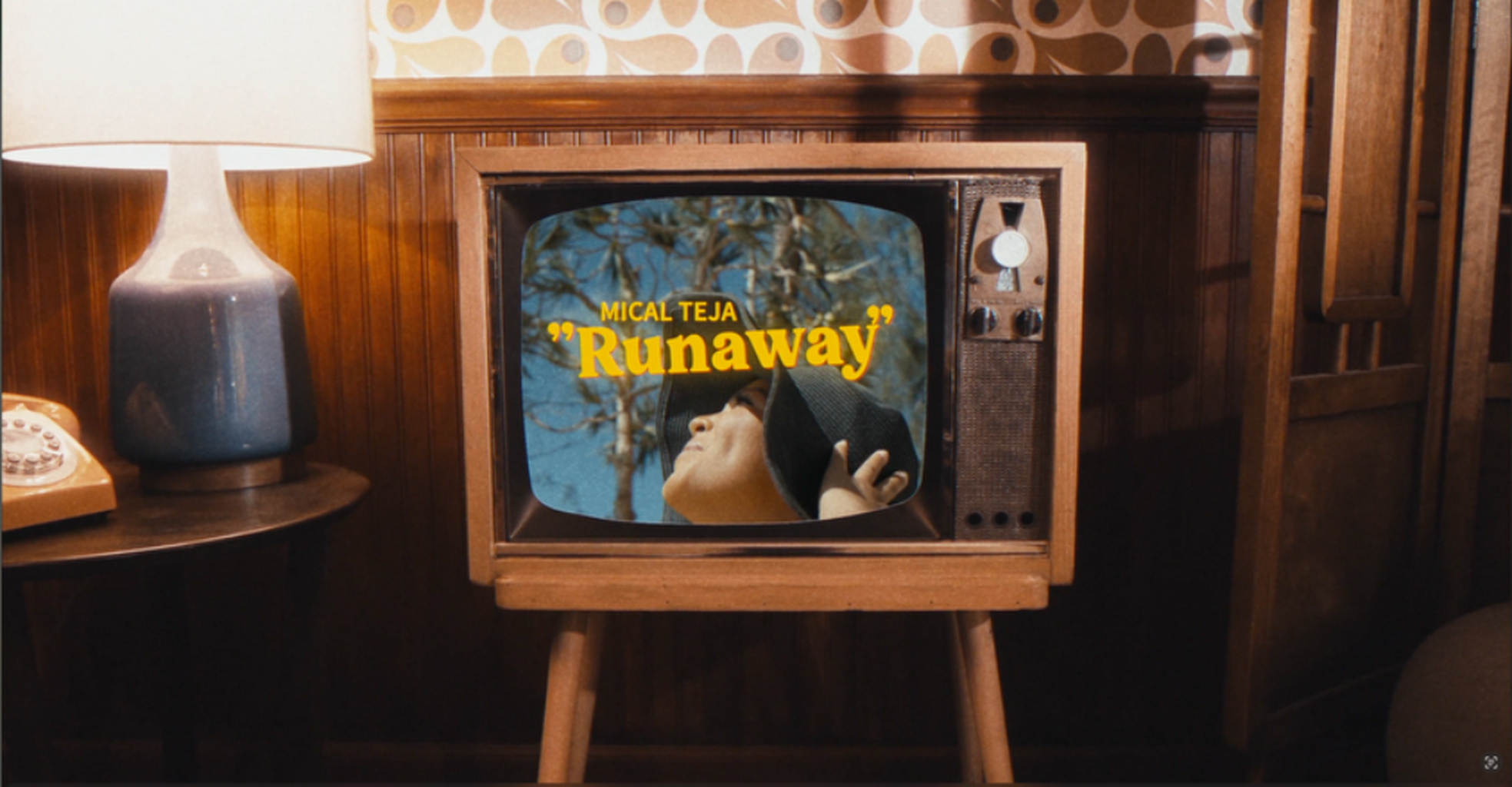 RUNAWAY 
