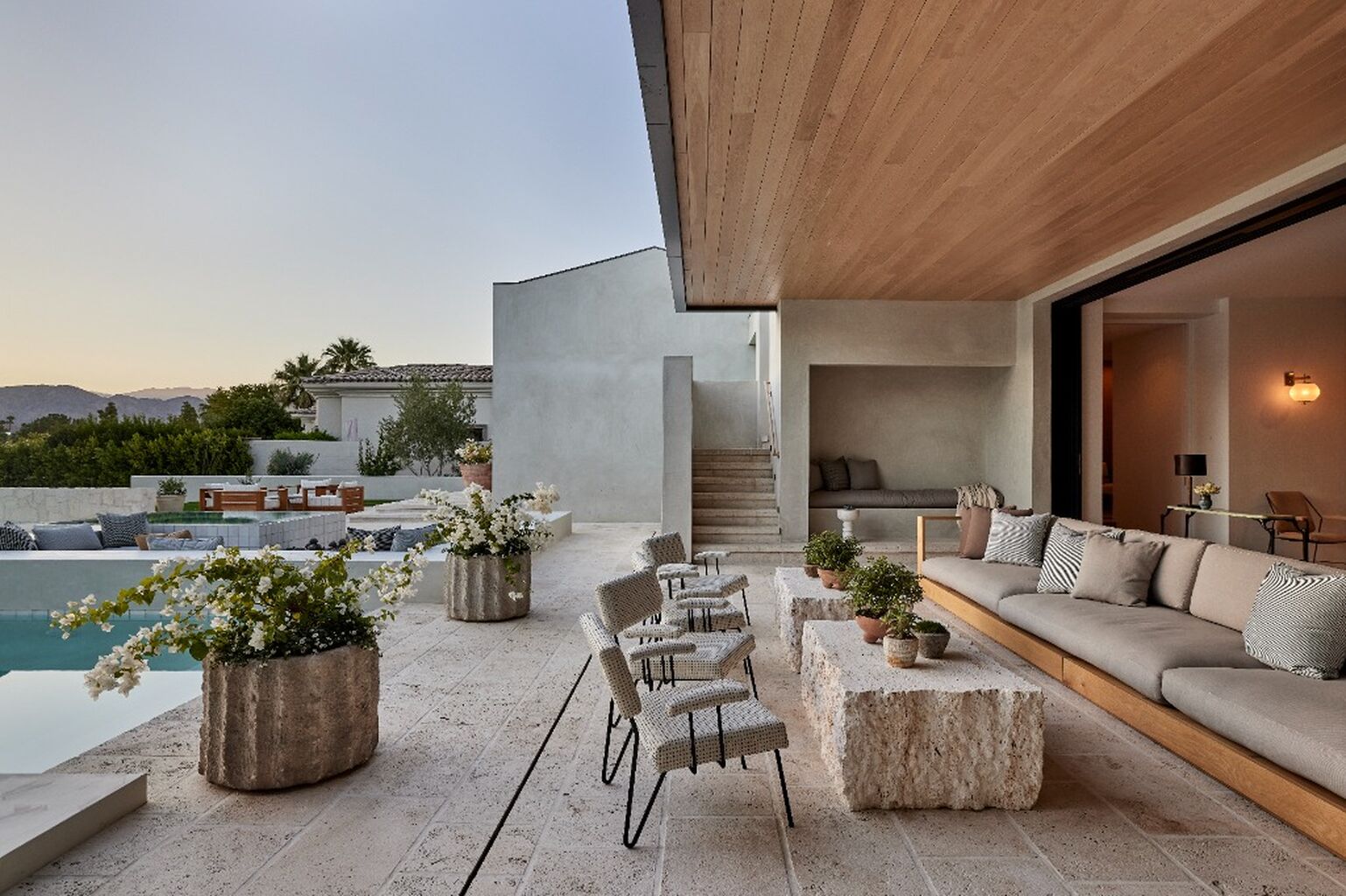 Inside Ray Romano&rsquo;s Desert Hideaway