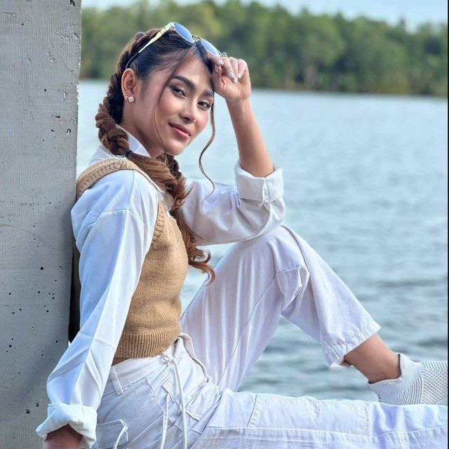 ឡុង លក្ខិណា / Long Leakhena
