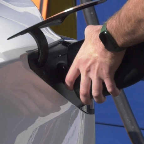 Gas vehicles to be phased out in Canada by 2035. Will you be able to charge near your home?