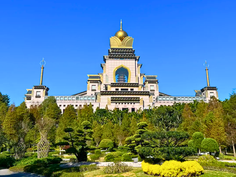 Nantou Spiritual Journey: Buddhist Artifacts and Majestic Temples