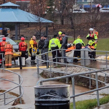 Man jumps into Lake Ontario, hides in pipe to evade arrest in Burlington: police