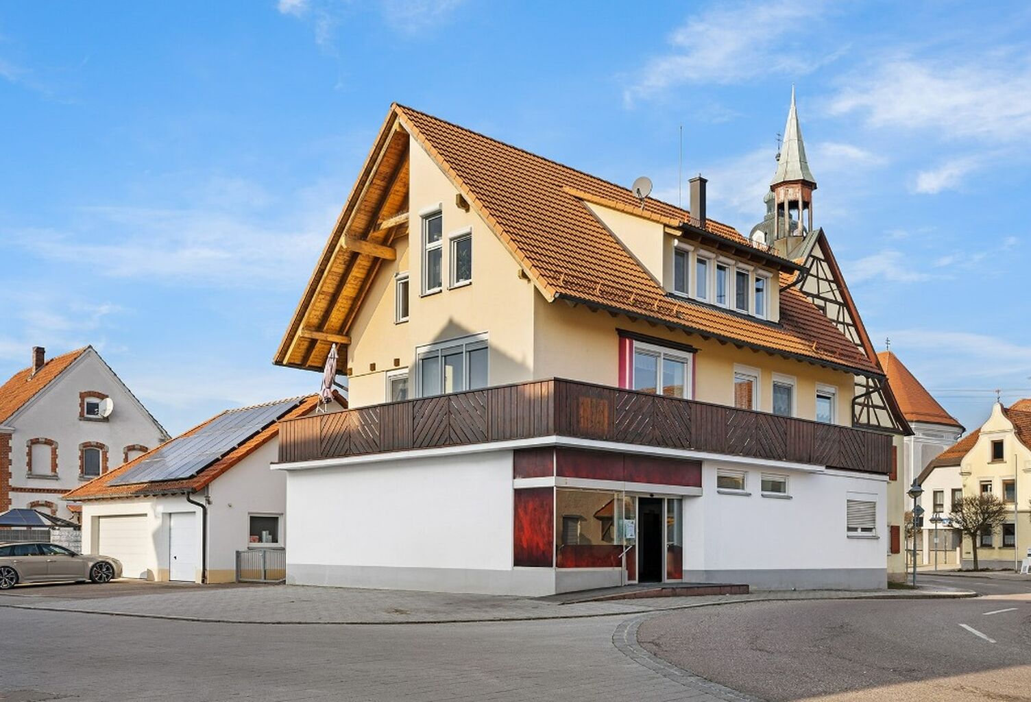 ZU VERKAUFEN: GEPFLEGTES WOHN- UND GESCH&Auml;FTSHAUS IN ZENRALER LAGE VON DISCHINGEN