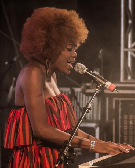 Malika Tirolien, la musique et les &eacute;motions