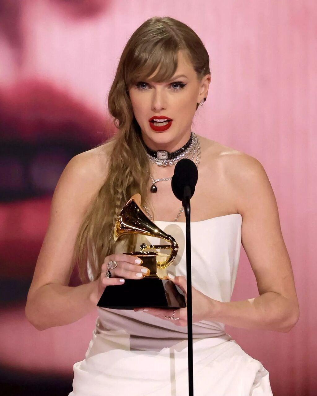 Grammy Awards aux &Eacute;tats-Unis: avec son 4e sacre, Taylor Swift entre dans l'histoire de la c&eacute;r&eacute;monie