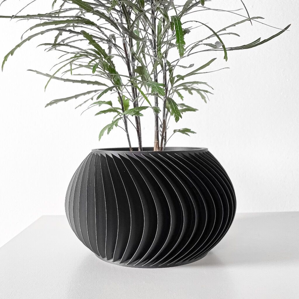 The Caleth Planter