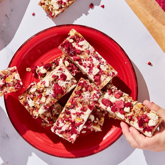 M&uuml;esli tyčinky s mangom a malinami