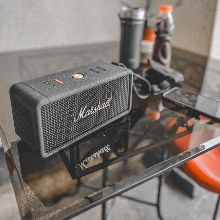 Order your own Marshall Middleton bluetooth speaker