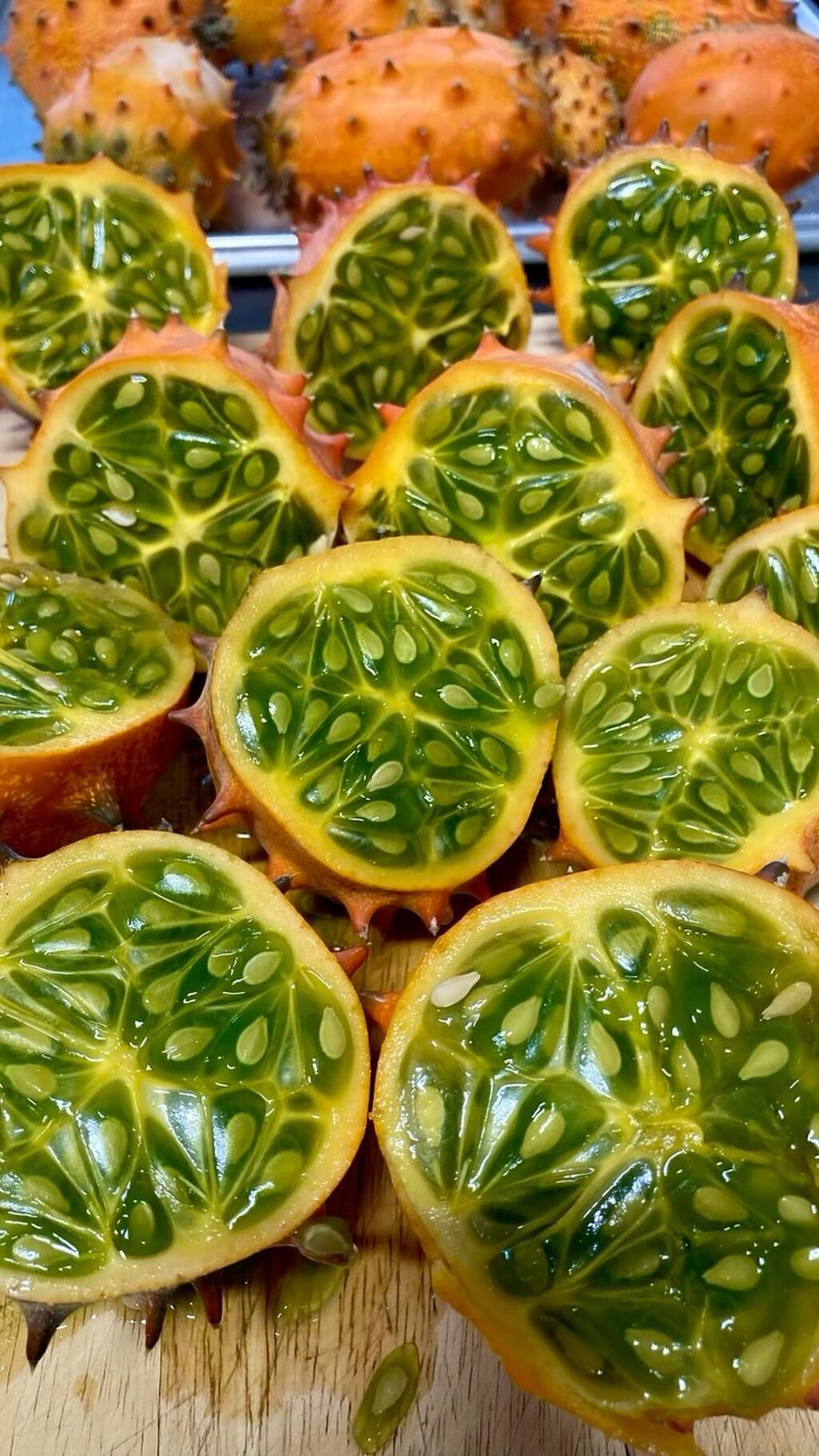 &iexcl;Celebremos lo inesperado en la cerveza!  Este 22 de marzo te traeremos el viaje salvaje del Kiwano 🥒🍺