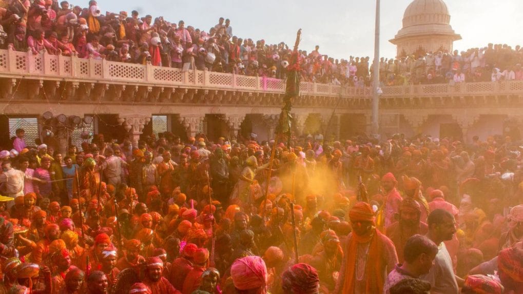 From playing Holi at home to playing on temple premises &mdash; Here's how Indians are celebrating the festival