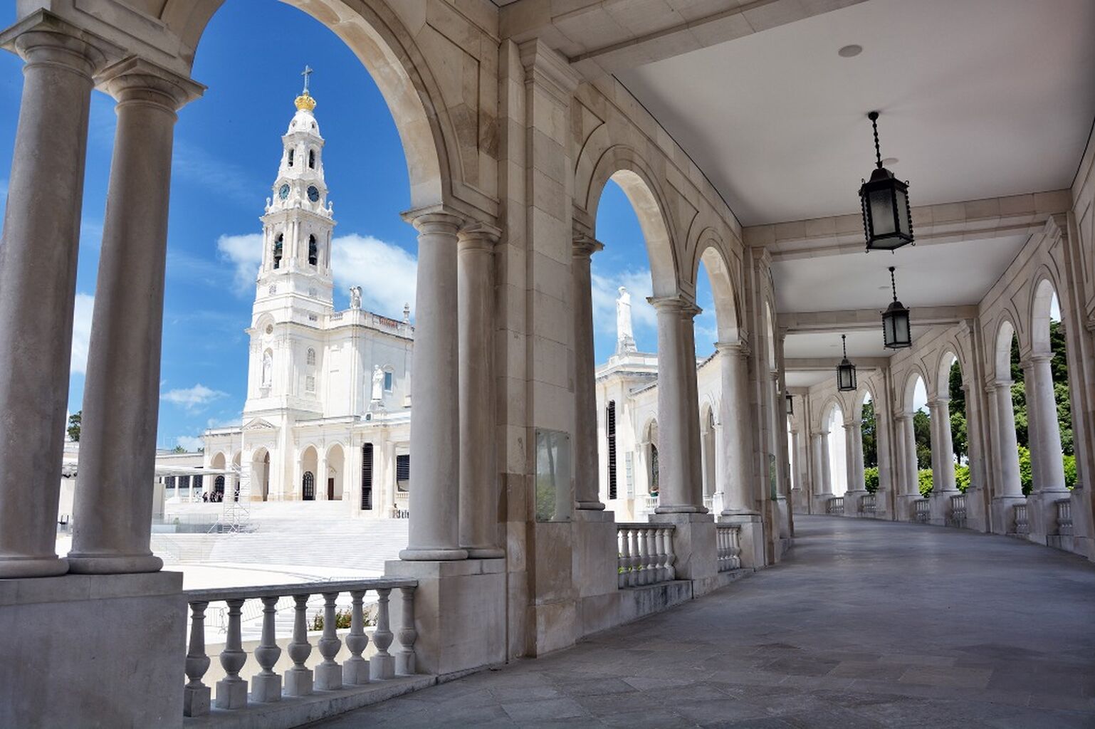The Story of the Shrine of F&aacute;tima in Portugal