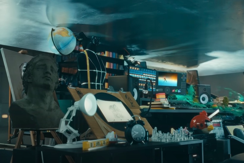 APPLE &lsquo;CRUSH&rsquo; AD GETS CRUSHED BY CRITICS FOR DESTROYING CREATIVITY