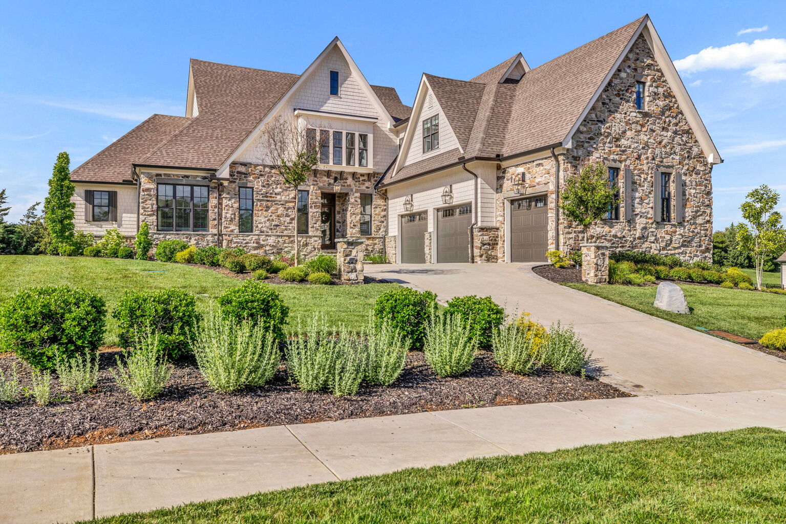 6046 Pelican Way - Grove Living