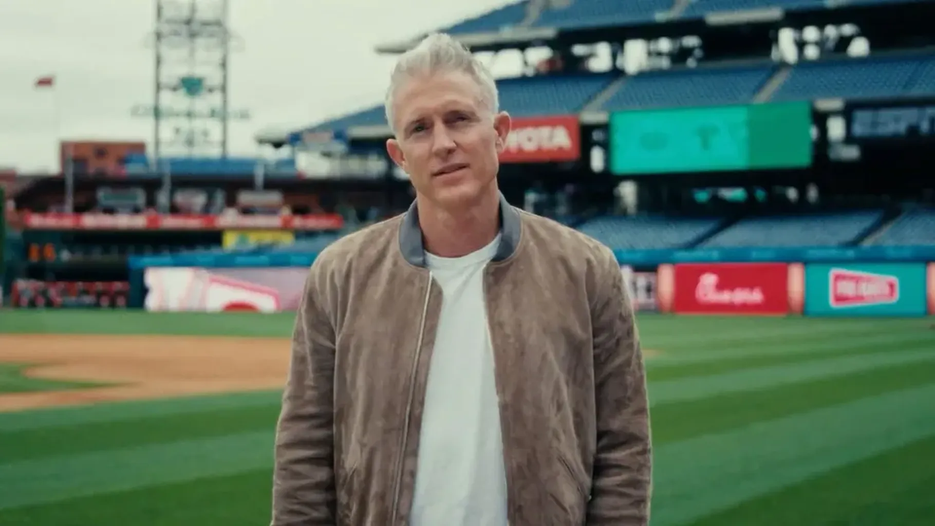 CHASE UTLEY JOKES ABOUT HIS BASEBALL HALL OF FAME NON-INCLUSION IN FOUR WALLS WHISKEY AD