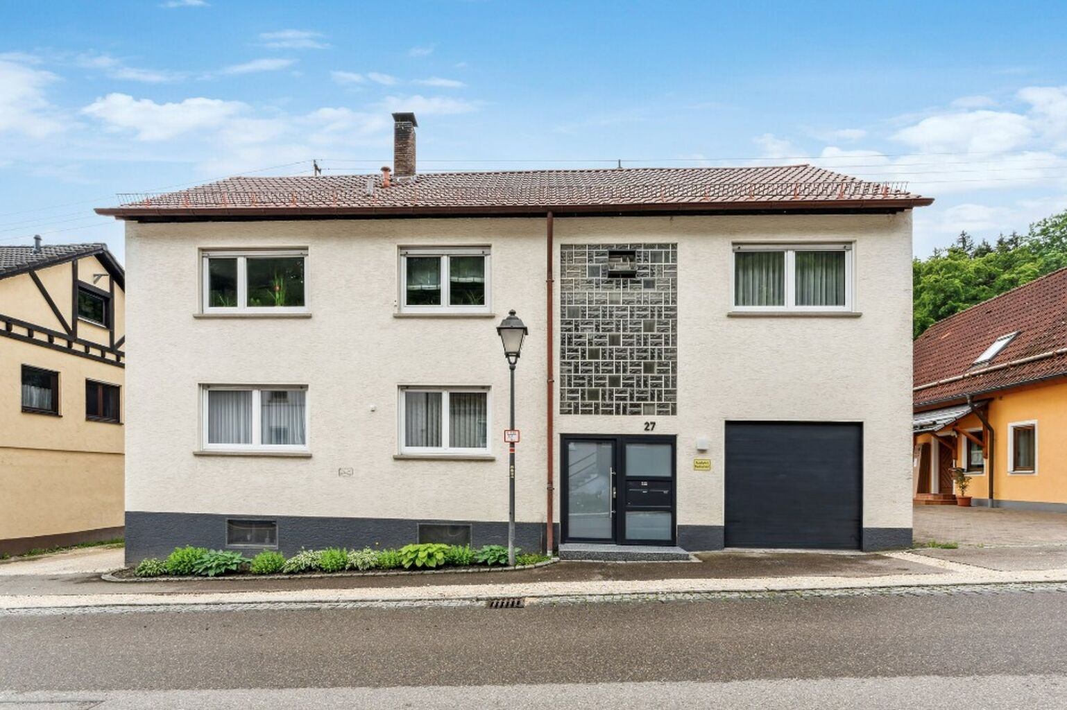 ZU VERKAUFEN: GRO&szlig;Z&Uuml;GIGES EINFAMILIENHAUS MIT ZWEI WOHNEINHEITEN IN NATTHEIM OT FLEINHEIM