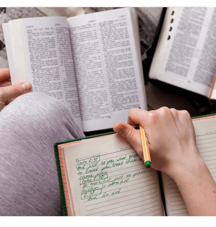 ESTUDOS B&Iacute;BLICOS 📖