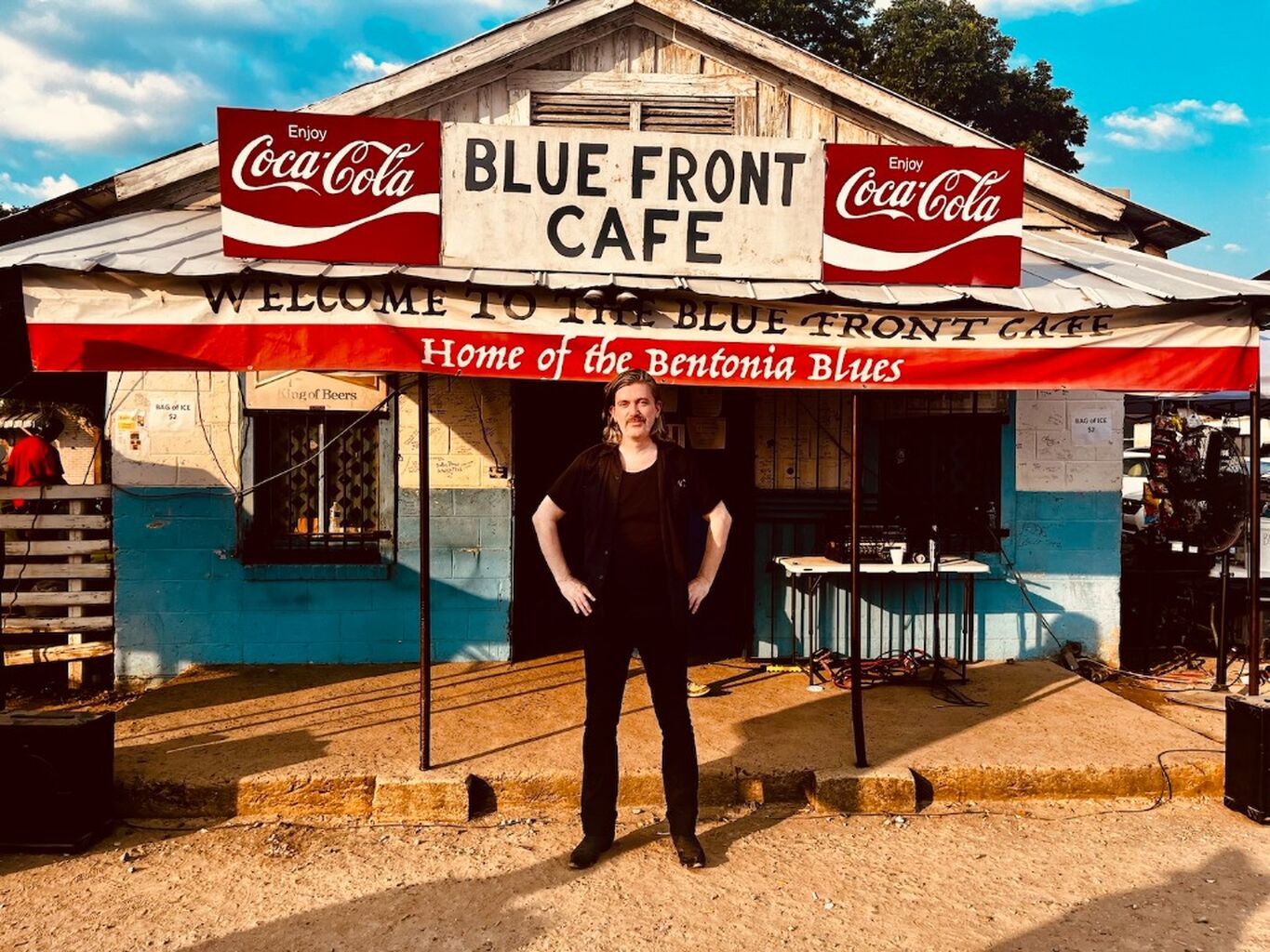 Blue Front Caf&eacute;
