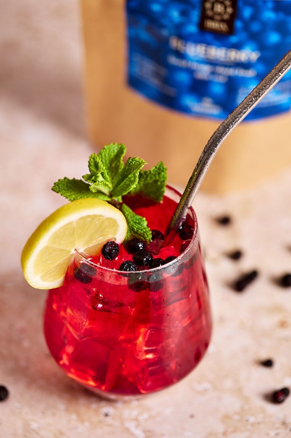 Osviežuj&uacute;ca čučoriedkov&aacute; limon&aacute;da