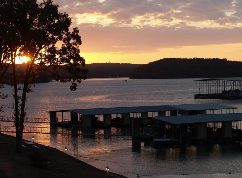 2 Bedroom 1.5 Bathroom Condo in Ozarks
