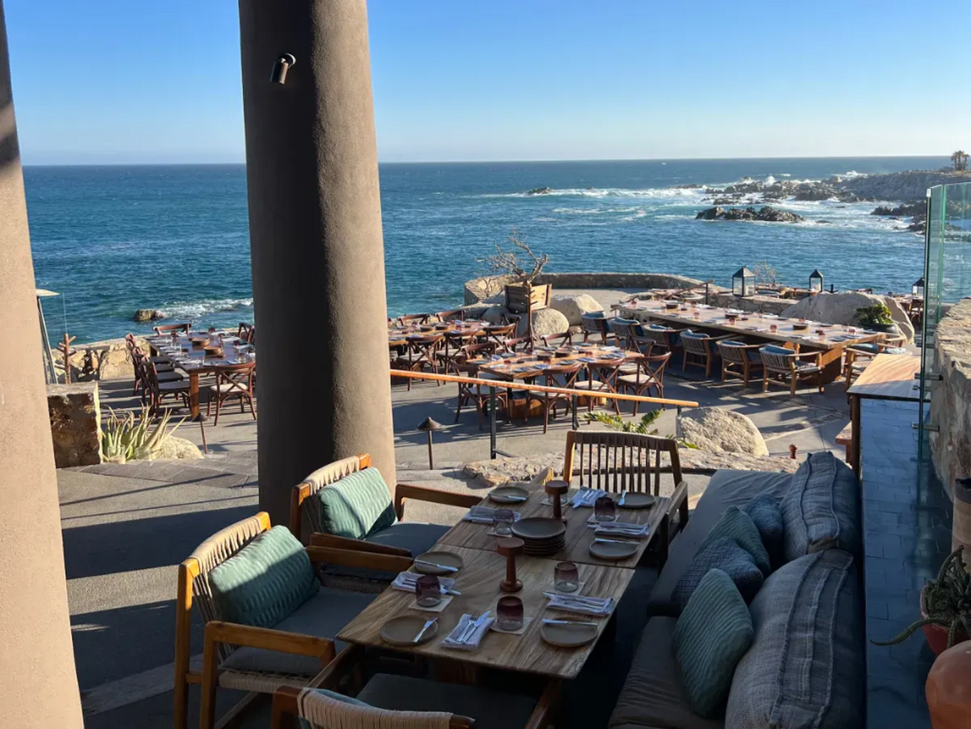 Guide to Luxury Stays & Top Restaurants in Cabo